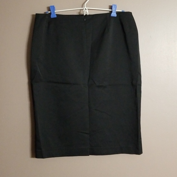 Black skirt (10) - Picture 2 of 4